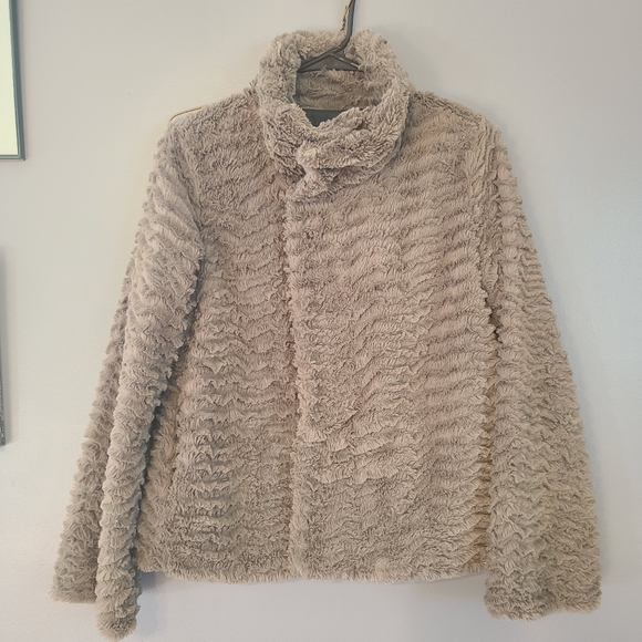 Patagonia Pelage green fuzzy faux fur jacket with pockets! - Picture 1 of 8